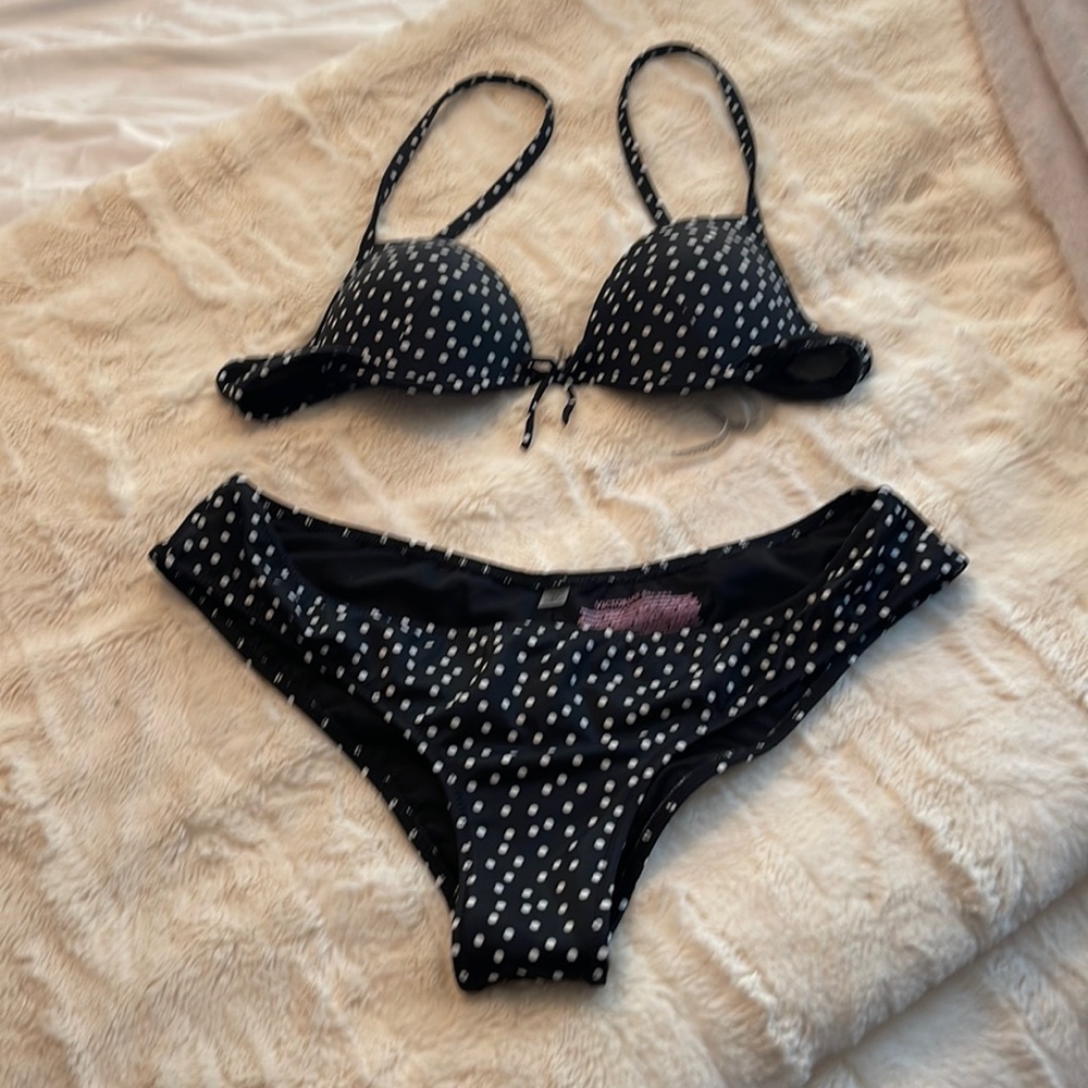 Victoria’s Secret bikini